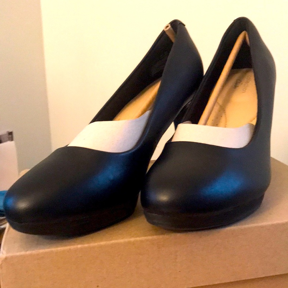 Clarks Ambyr Joy Black Leather heels, Size 7M,